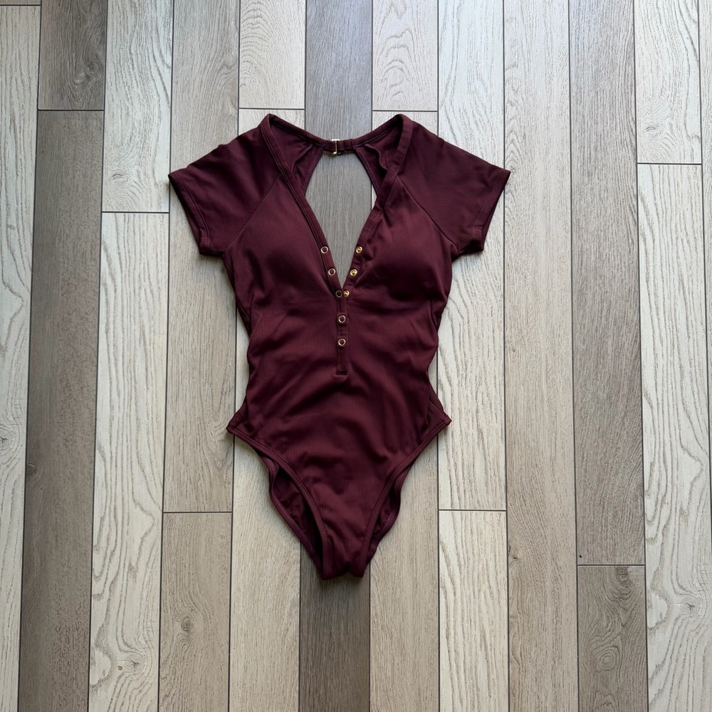 ROBIN PICCONE
AMY RAGLAN ONE PIECE ::RET SIZE 8